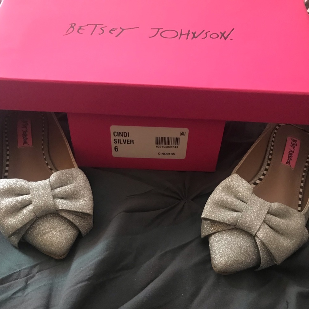 💕Betsey Johnson Cindi pointed toe flats